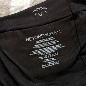 Beyond Yoga black scarf with zipper pocket for storage